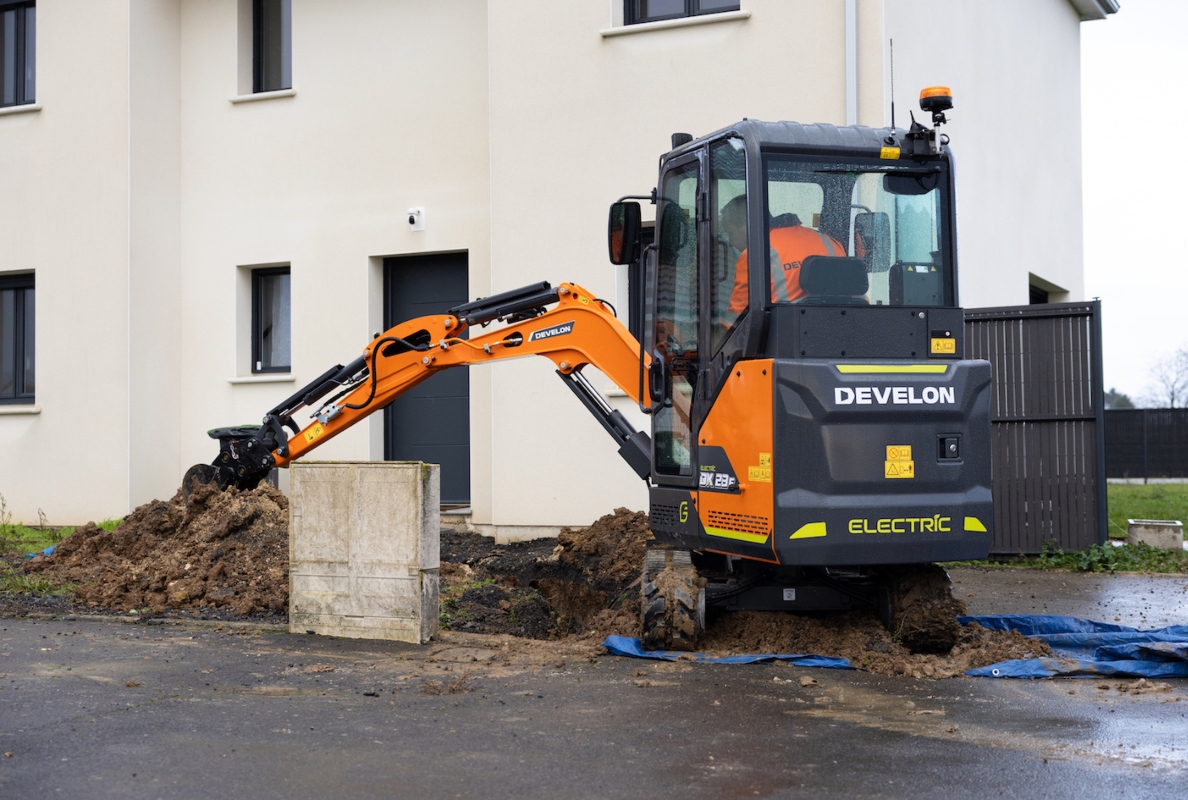 DEVELON Launches New DX23E-7 Electric Mini-Excavator