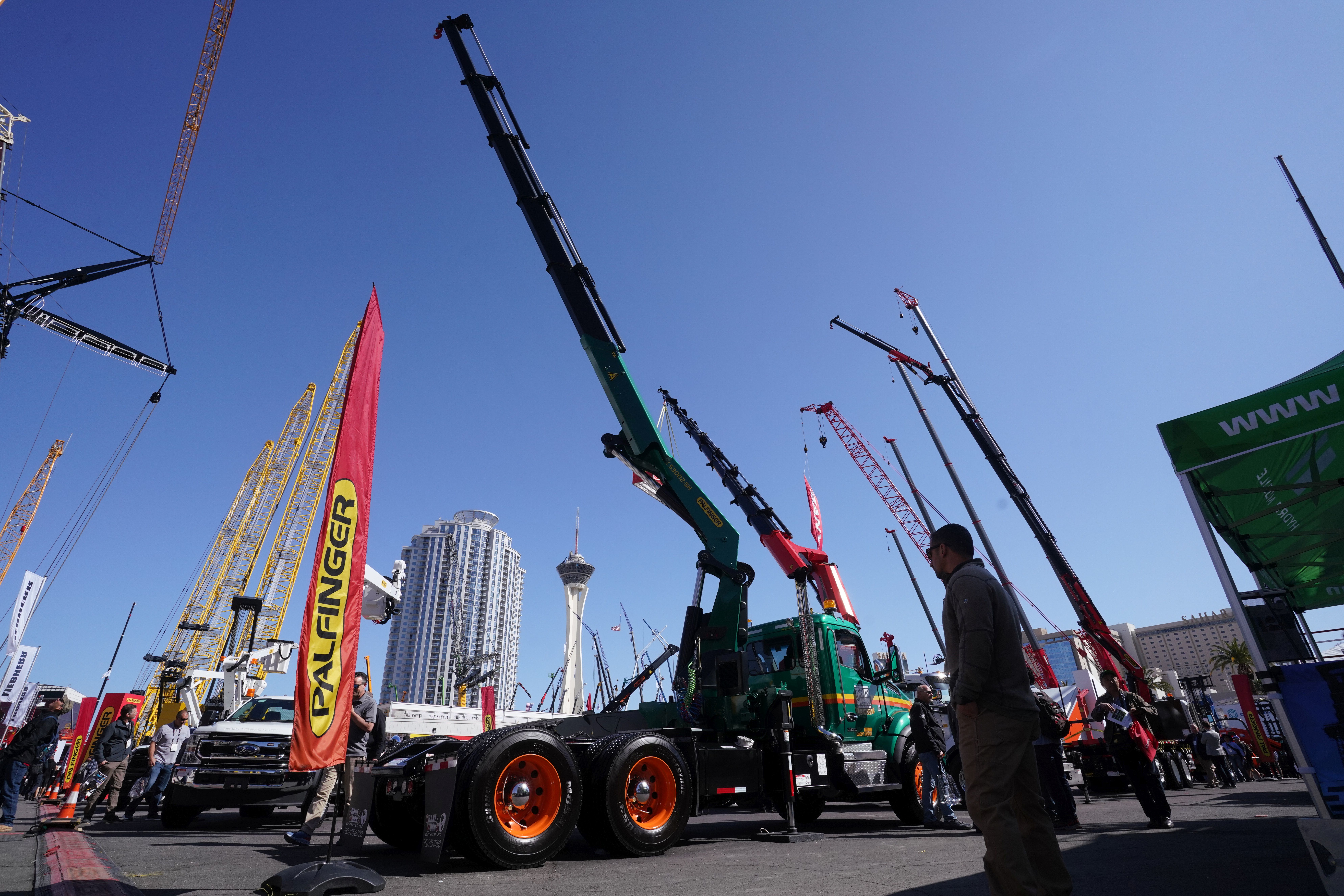 As PALFINGER expands its North American footprint, the world market leader of innovative crane and lifting solutions presents its broad portfolio at CONEXPO.