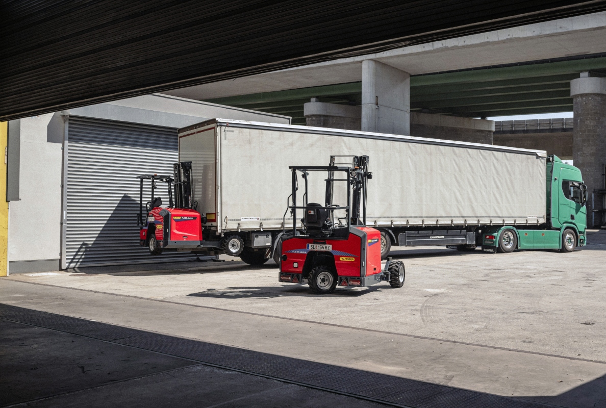 The FLS 25 and FLM 25 from the FL range. Both models are also available in fully electric versions and can be mounted at the rear of the carrier vehicle.