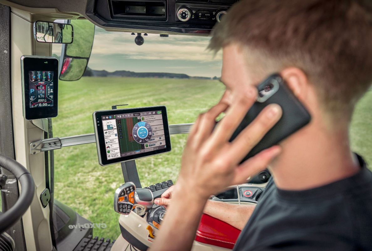 Case IH Optum 340 CVXDrive telematics