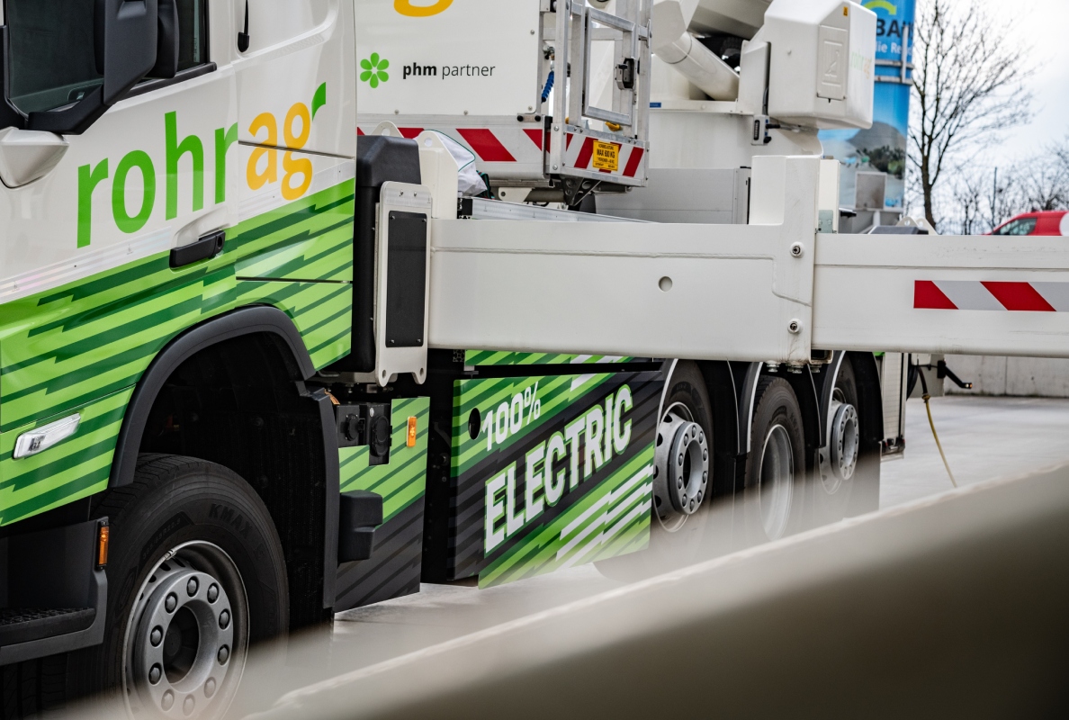 World premiere at Bauma 2025: Bronto Skylift and Designwerk present the first fully electric truck mounted aerial platform with a working height of 56 metres