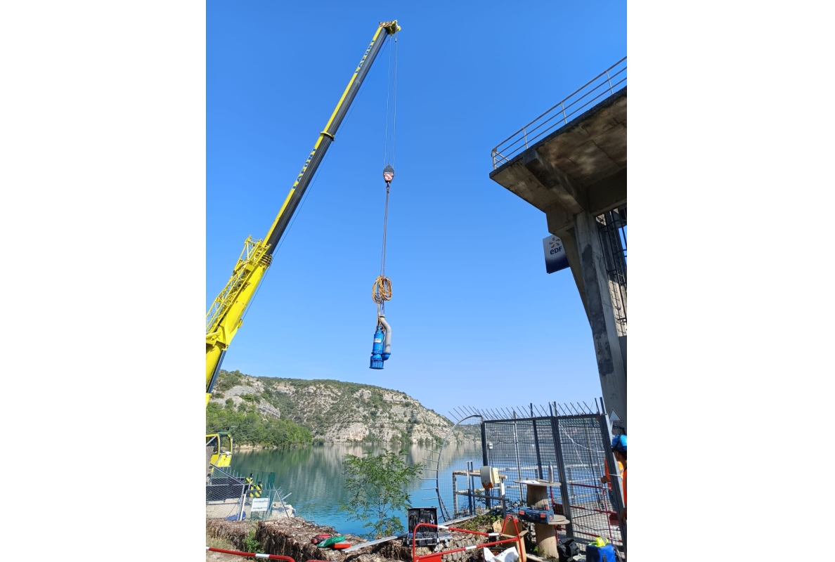 A GSZ pump comes in for work.