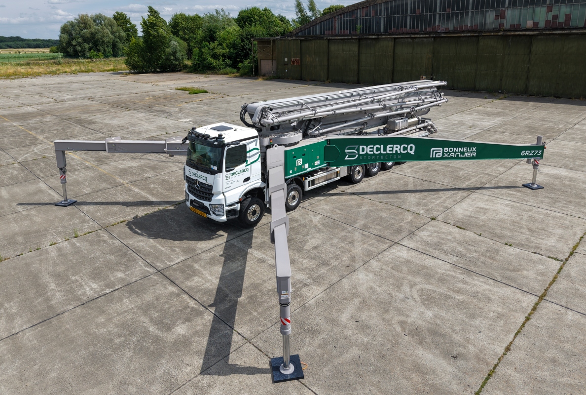 European premiere in Belgium: Giant concrete pump on a 7-axle Mercedes-Benz Arocs