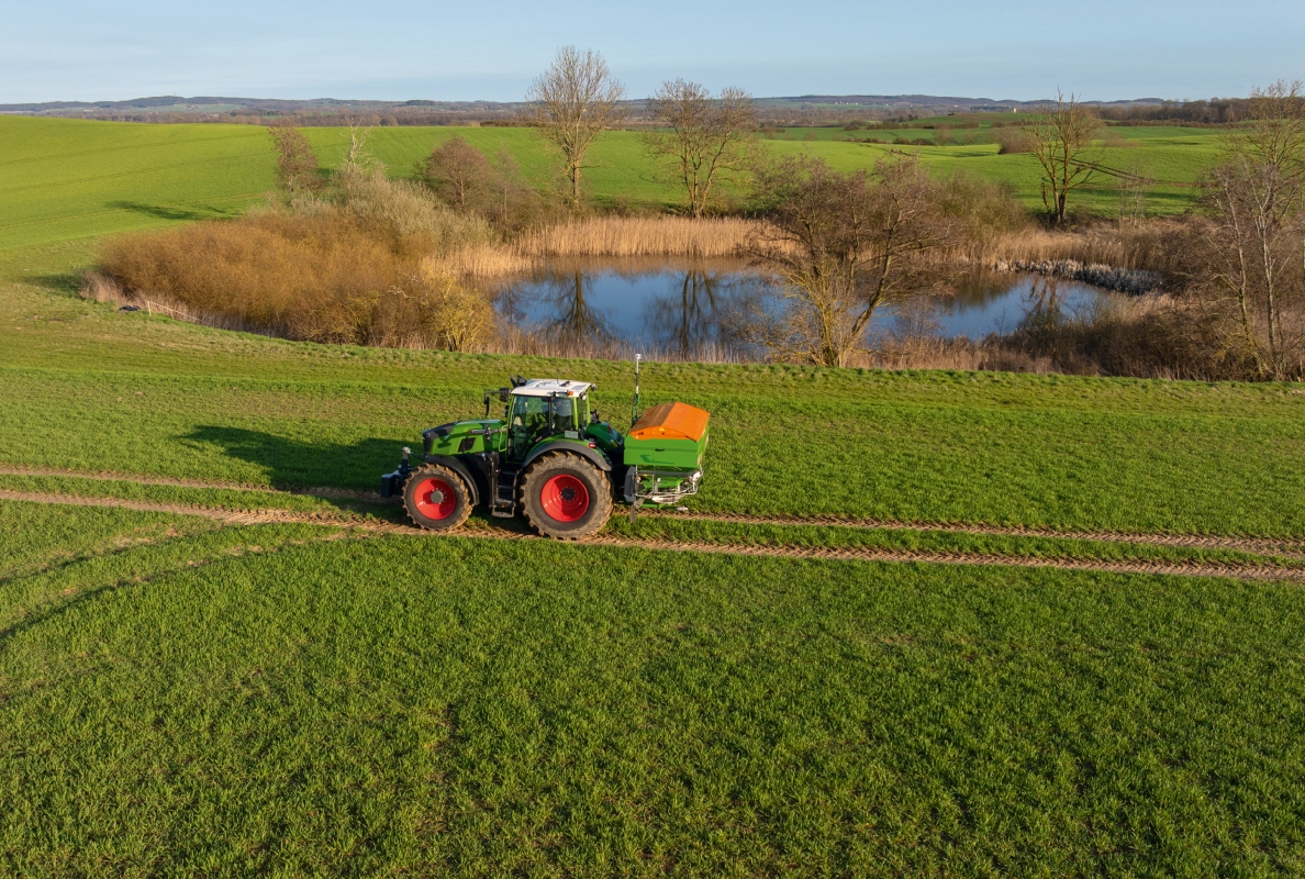 Intuitive and variable adjustment when border spreading. Simply enter the desired result and drive off.