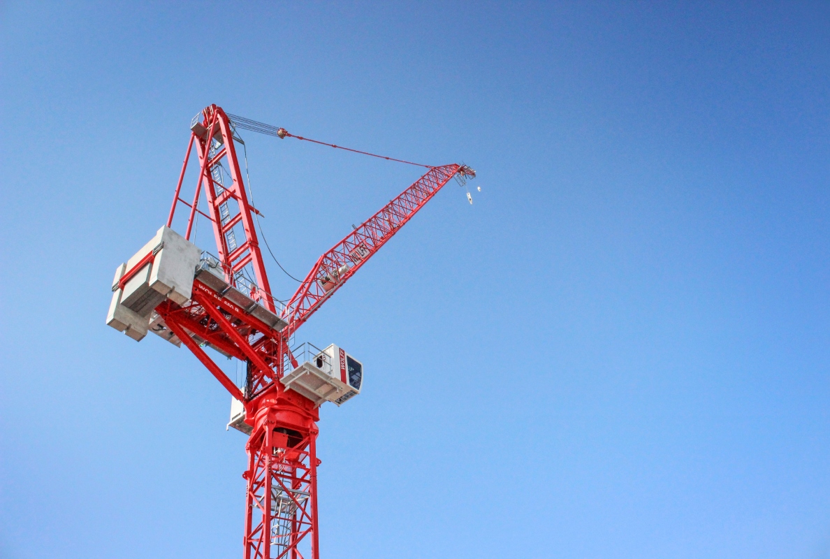 Expands the WOLFF portfolio and meets the demand for cranes in the higher load moment range: the new WOLFF 550 B luffing jib crane.