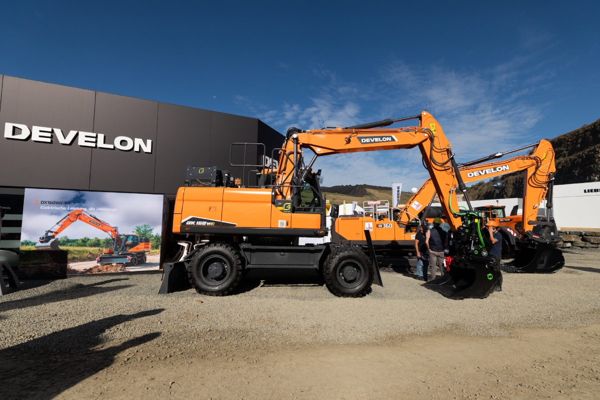 Develon machines at steinexpo