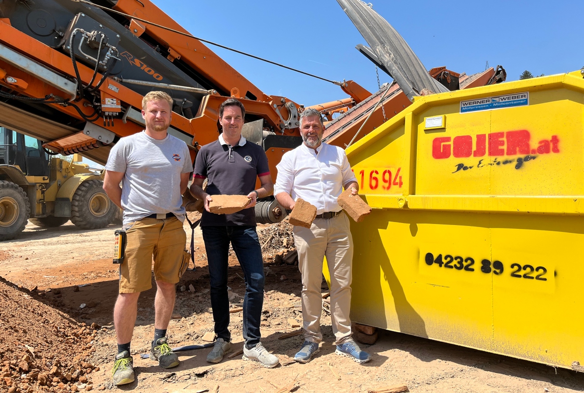 From left to right, Markus Silly (Machine Operator), Oskar Preinig (CEO) and Wolfgang Tischler (Customer Relations) in front of their new R1000S impact crusher