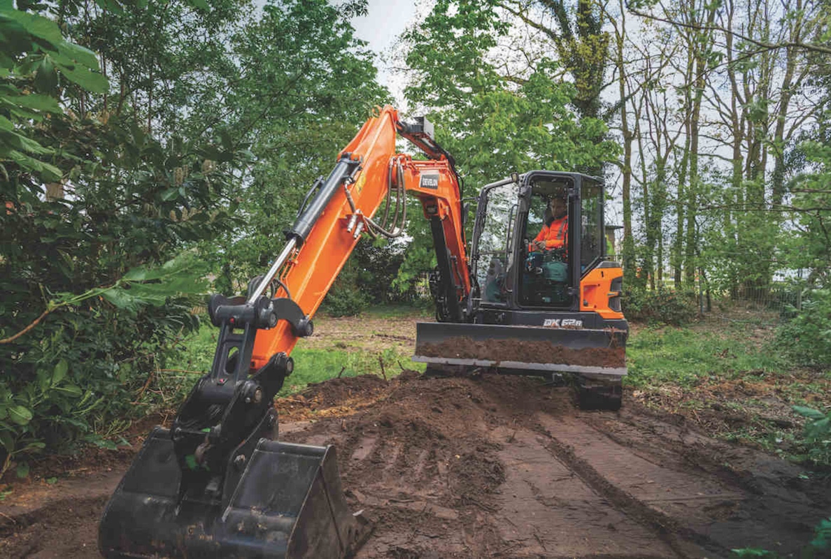 DEVELON DX62R