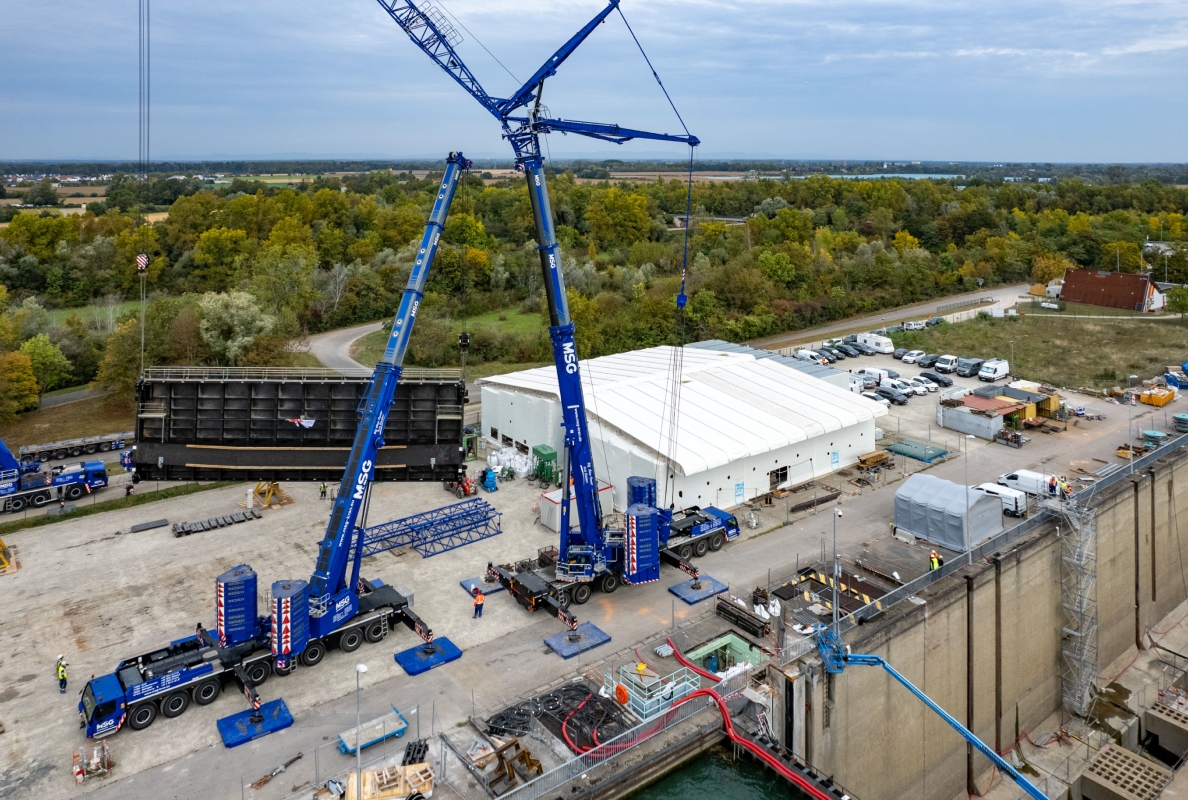 ... barrier gate is first turned by the Liebherr cranes...