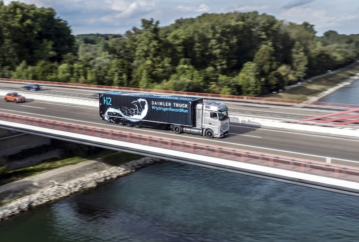 Daimler Truck successfully demonstrates development objective of 1000+ km range with hydrogen truck.
