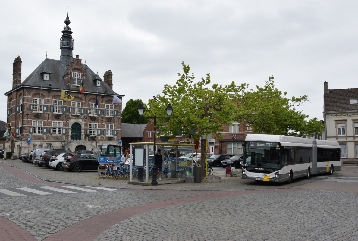 De Lijn confirms order of 100 articulated electric buses from IVECO BUS