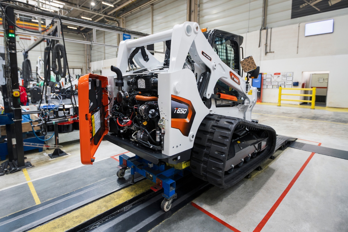 Bobcat T650 in Dobris manufacturing plant