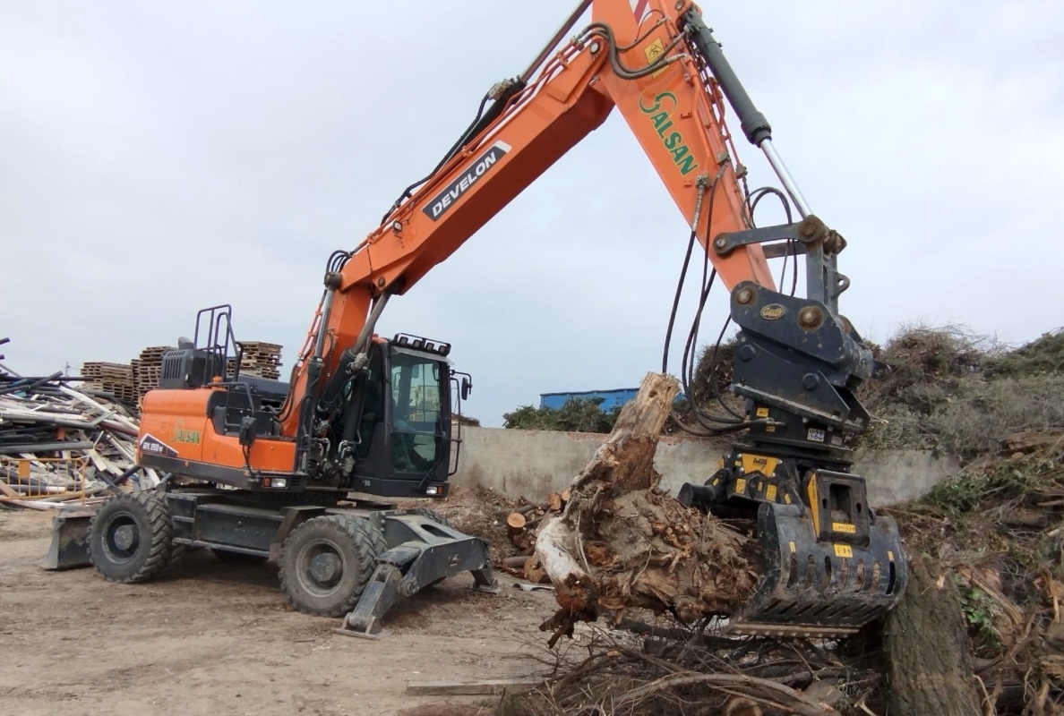Alsan Gestión Servicios Boosts Productivity with new Develon DX190W-7 Excavator