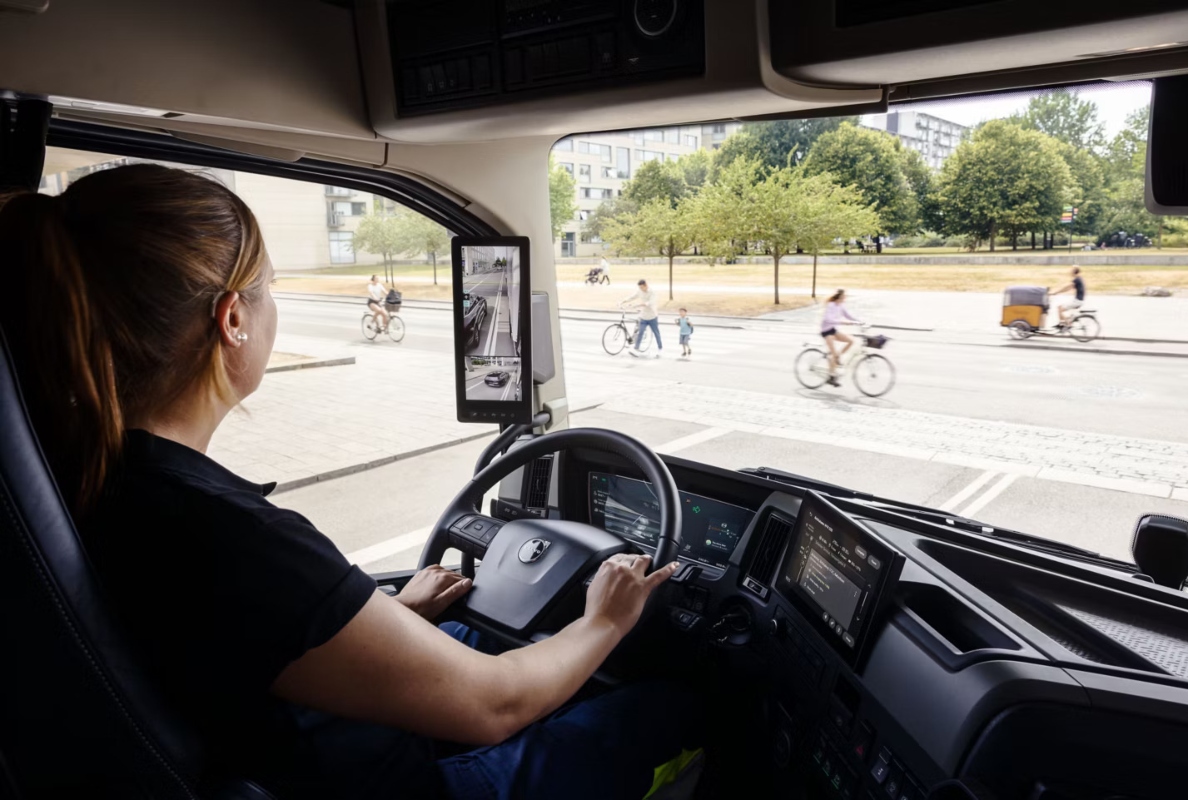 Volvo Trucks' FM and FH Aero models both scored the maximum five stars in Euro NCAP's first safety test for trucks.