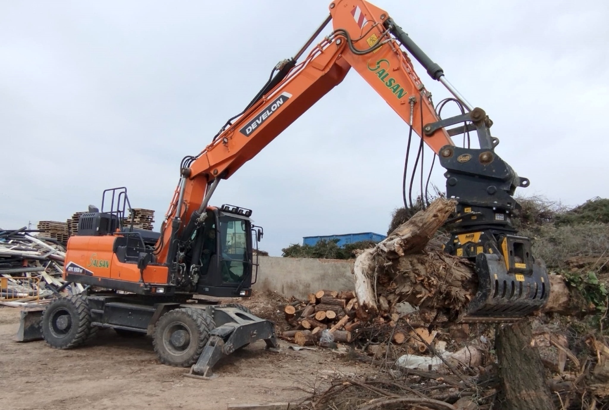 Alsan Gestión Servicios Boosts Productivity with new Develon DX190W-7 Excavator