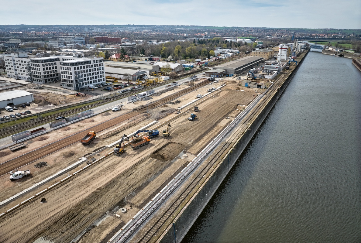 A state-of-the art TrailerPort for rail-road transshipment is currently under construction at the Dresden-Friedrichstadt port facilities.