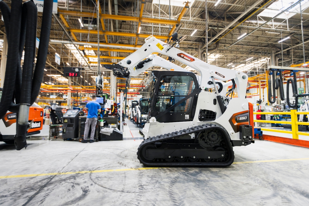 Bobcat T650 in Dobris manufacturing plant