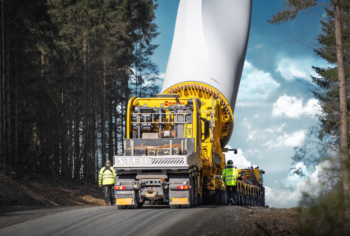 86-metre rotor blades through serpentines, narrow village roads and changing elevations: Three SCHEUERLE BladeLifter in operation for wind farm project in Germany