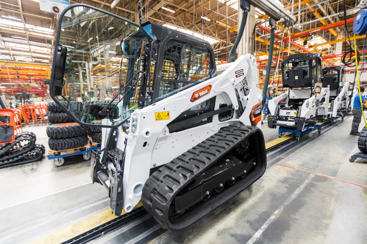 Bobcat T650 in Dobris manufacturing plant