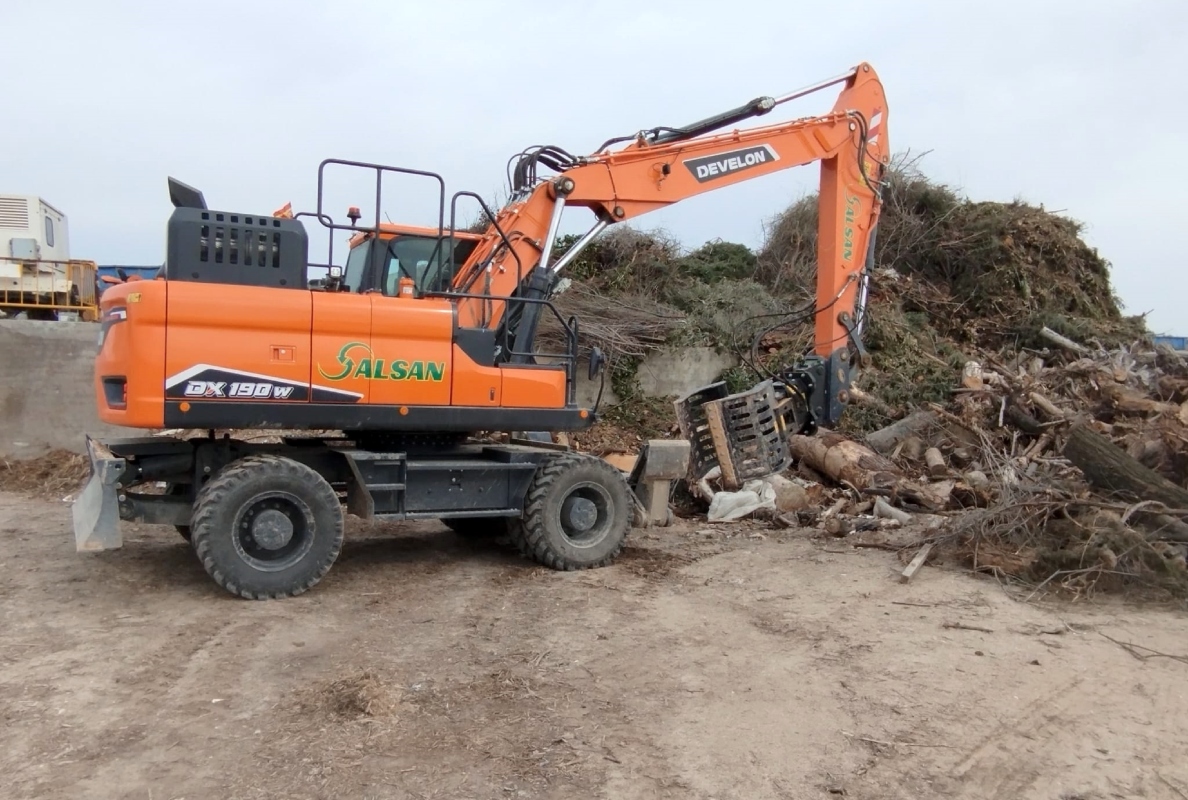 Alsan Gestión Servicios Boosts Productivity with new Develon DX190W-7 Excavator