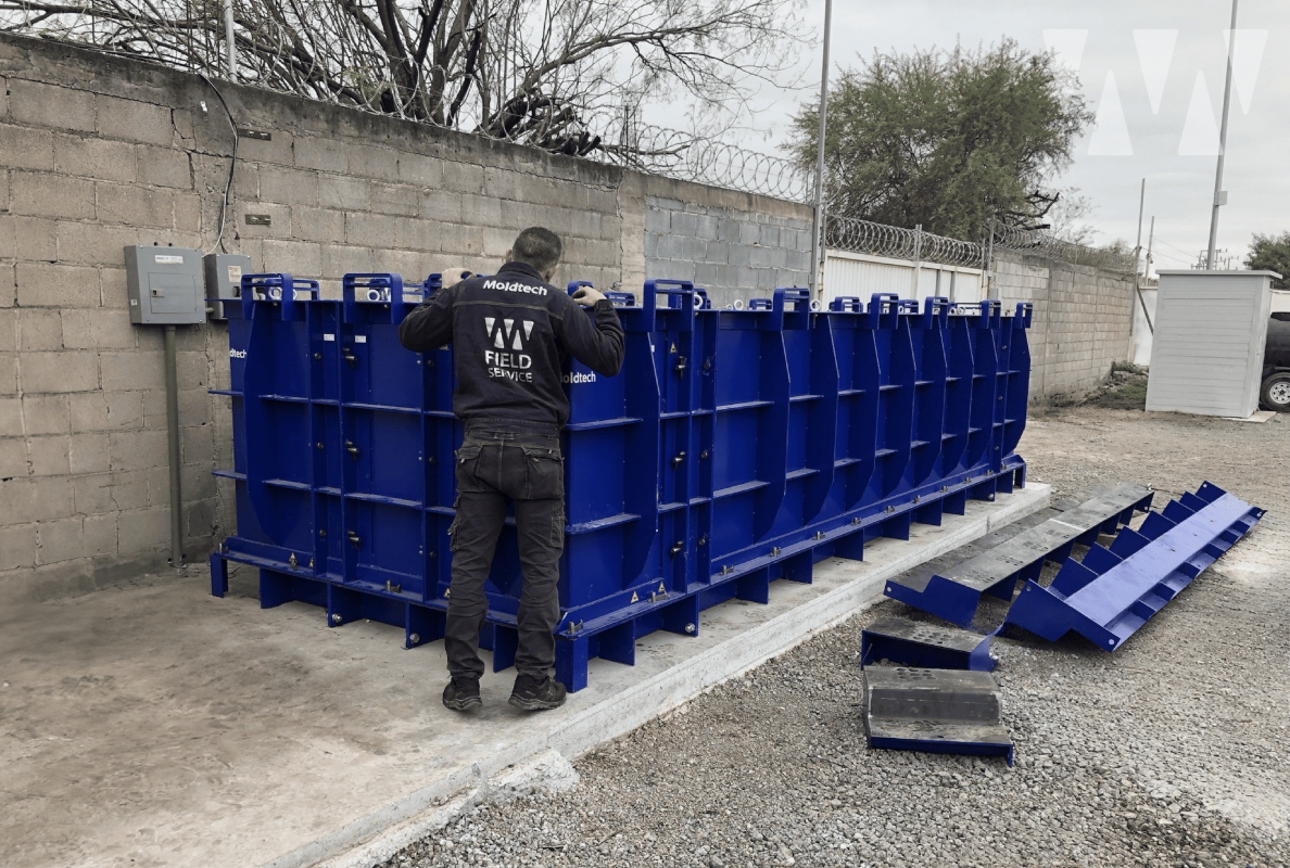 Mold for rigid frame