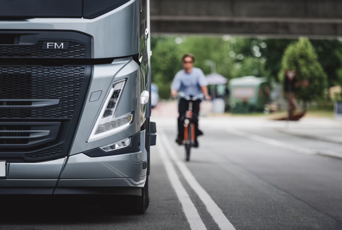 Volvo Trucks' FM and FH Aero models both scored the maximum five stars in Euro NCAP's first safety test for trucks.