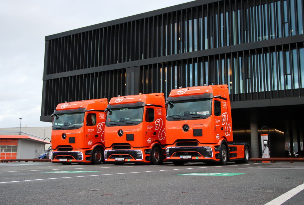 Electrically into the Future: Gebrüder Weiss Sets New Benchmarks in Heavy-Duty Transport with 14 eActros 600 Trucks