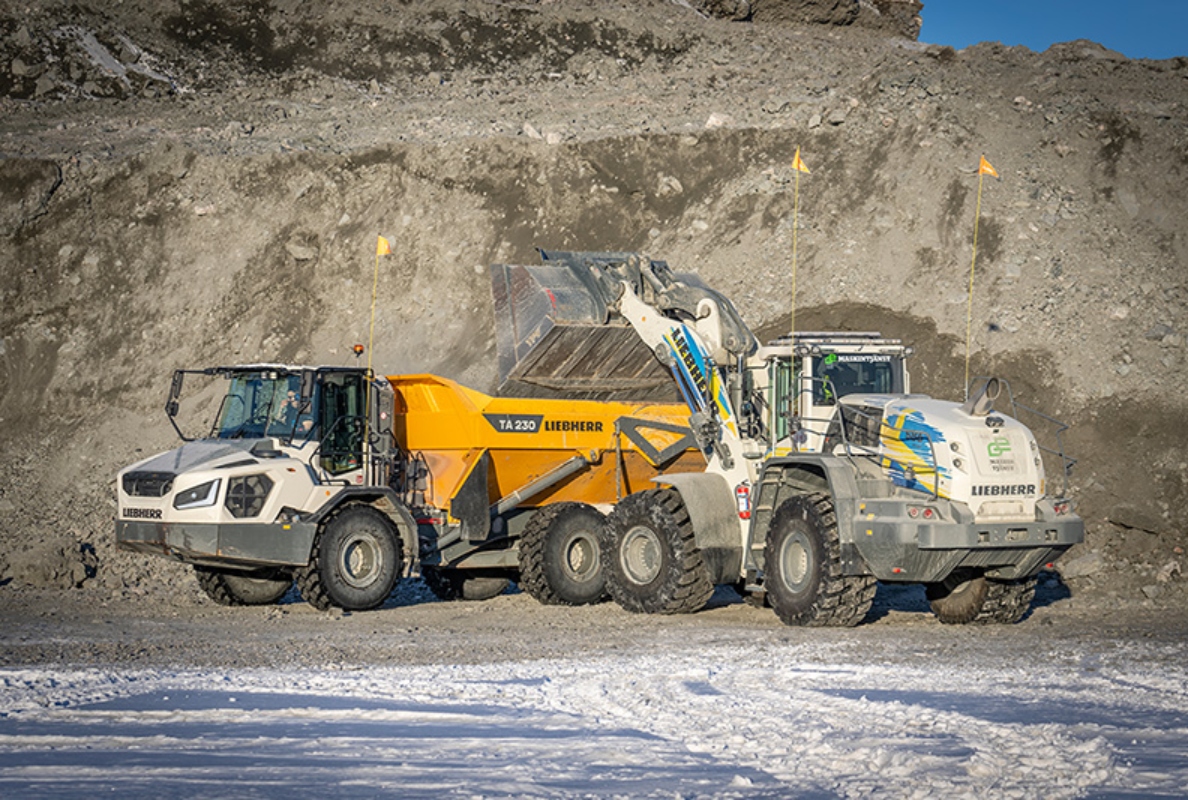 At the Aitik mine several Liebherr earthmoving machines support a wide range of earthmoving and construction work.