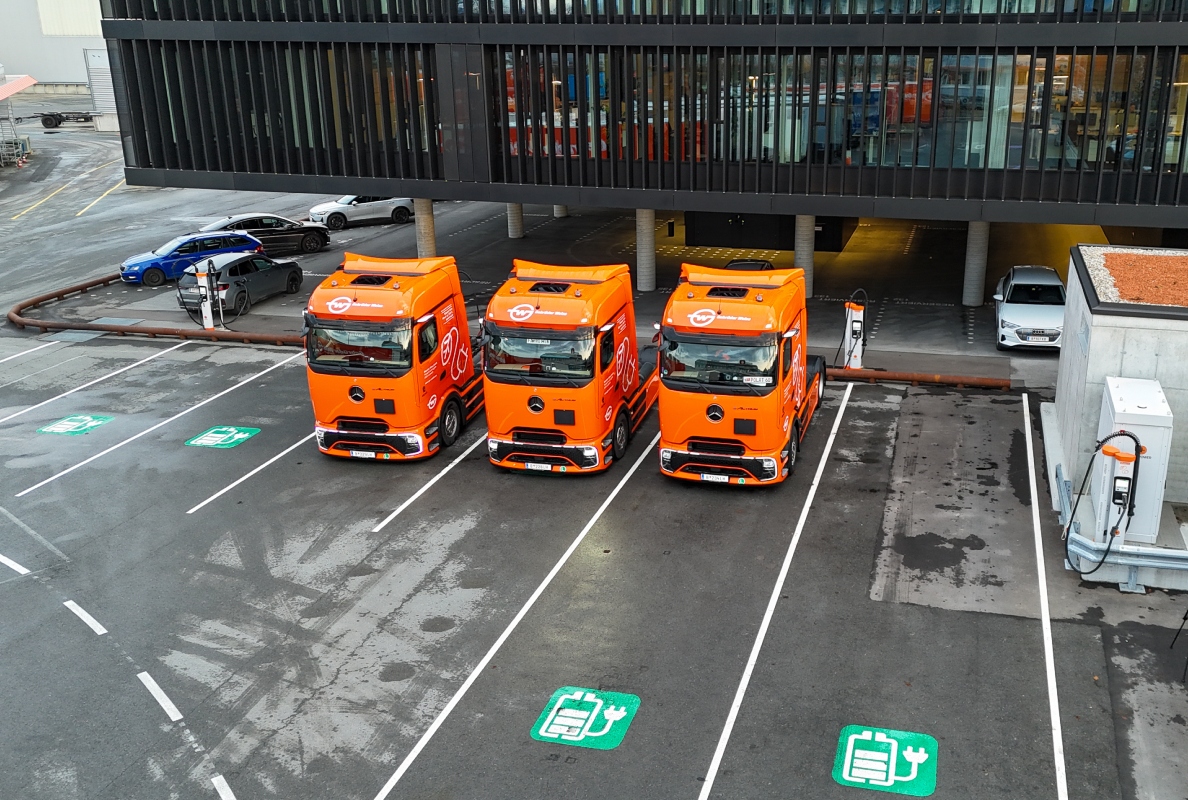 Electrically into the Future: Gebrüder Weiss Sets New Benchmarks in Heavy-Duty Transport with 14 eActros 600 Trucks