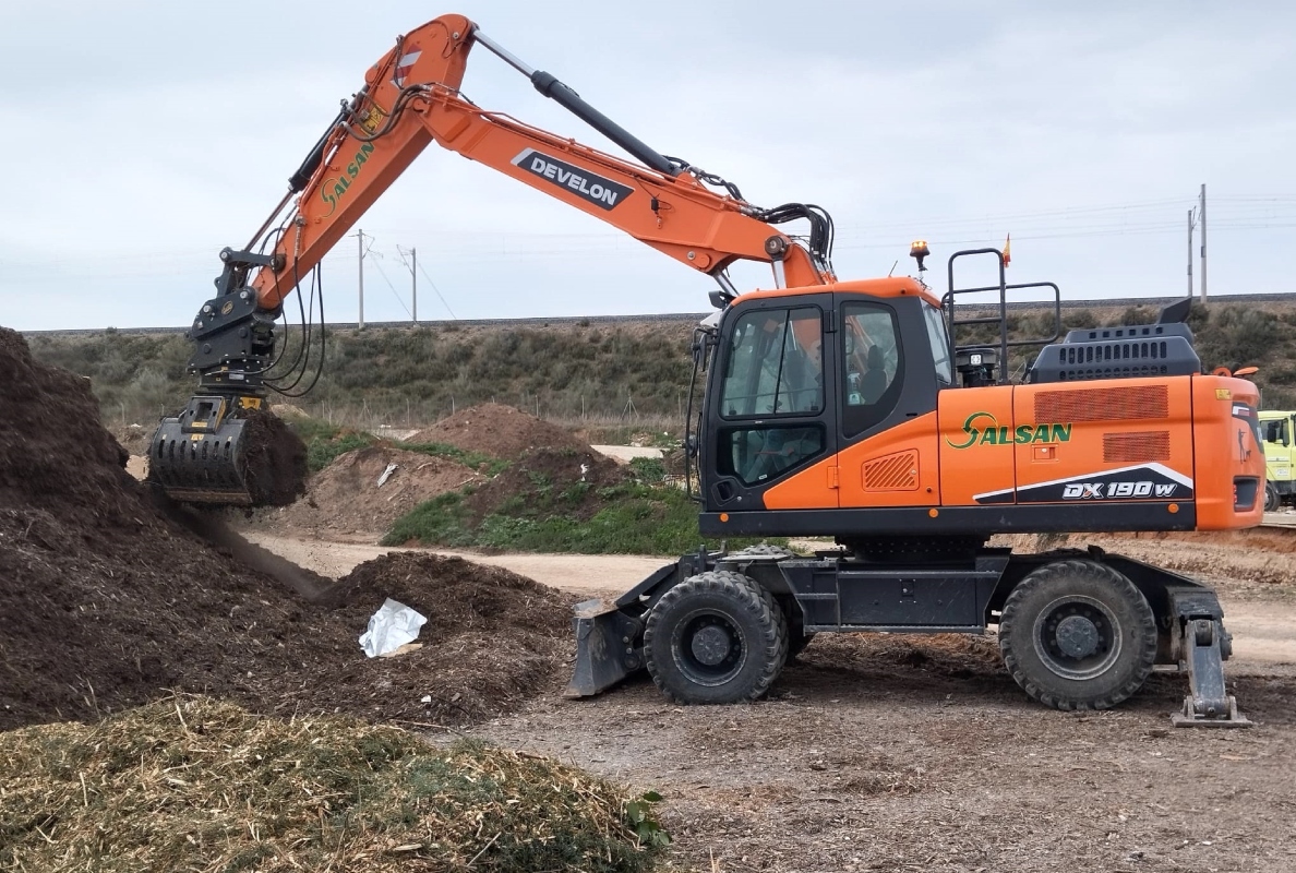 Alsan Gestión Servicios Boosts Productivity with new Develon DX190W-7 Excavator