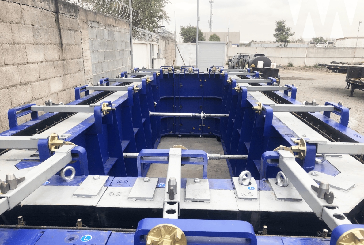 Mold for rigid frame