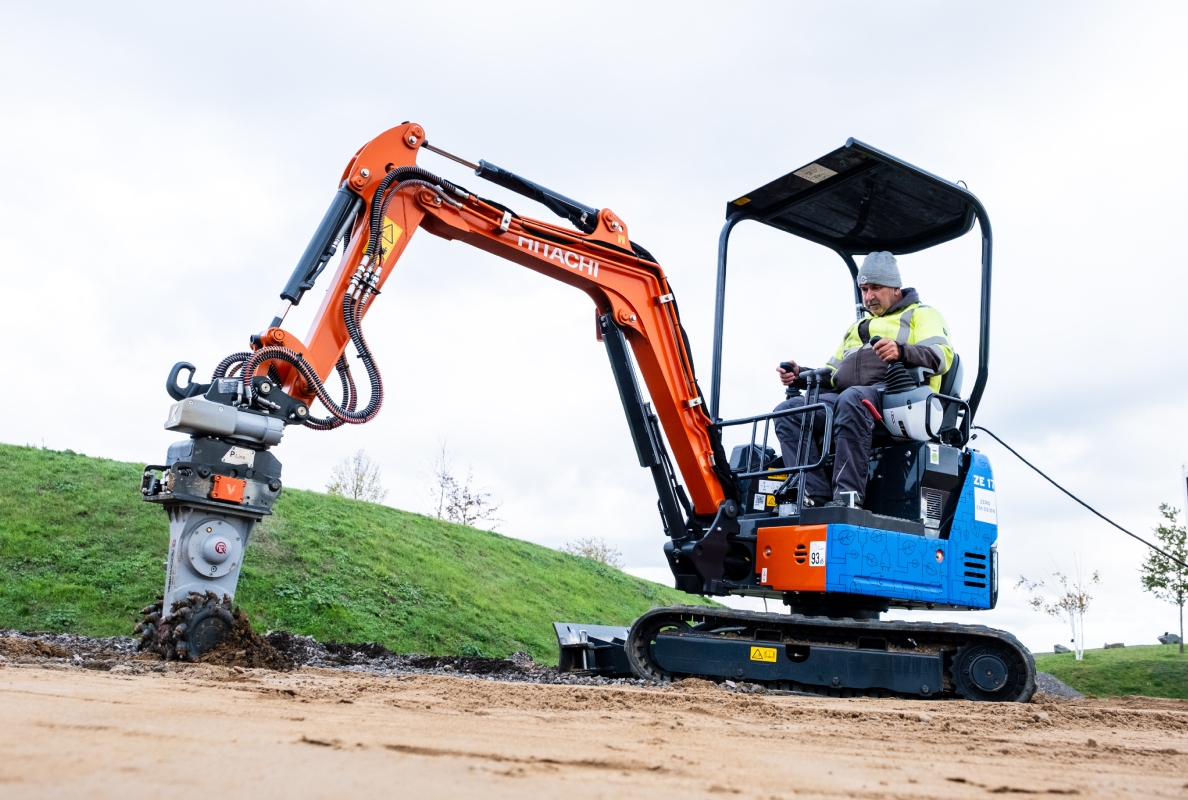 Hitachi ZE17