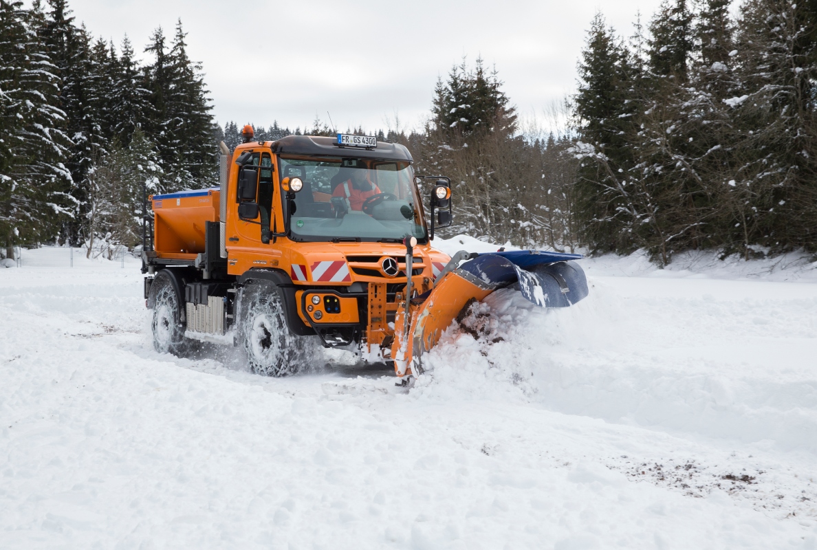 Unimog implement carrier in winter service