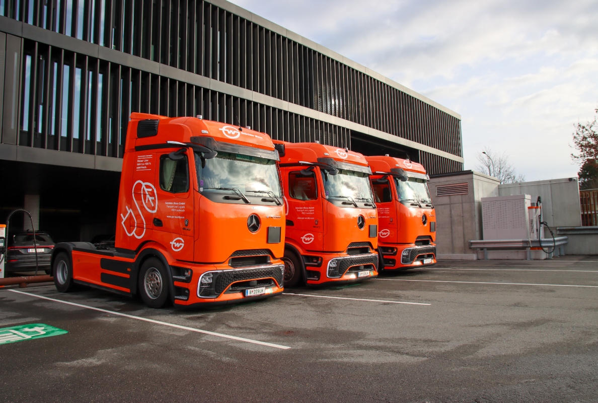 Electrically into the Future: Gebrüder Weiss Sets New Benchmarks in Heavy-Duty Transport with 14 eActros 600 Trucks