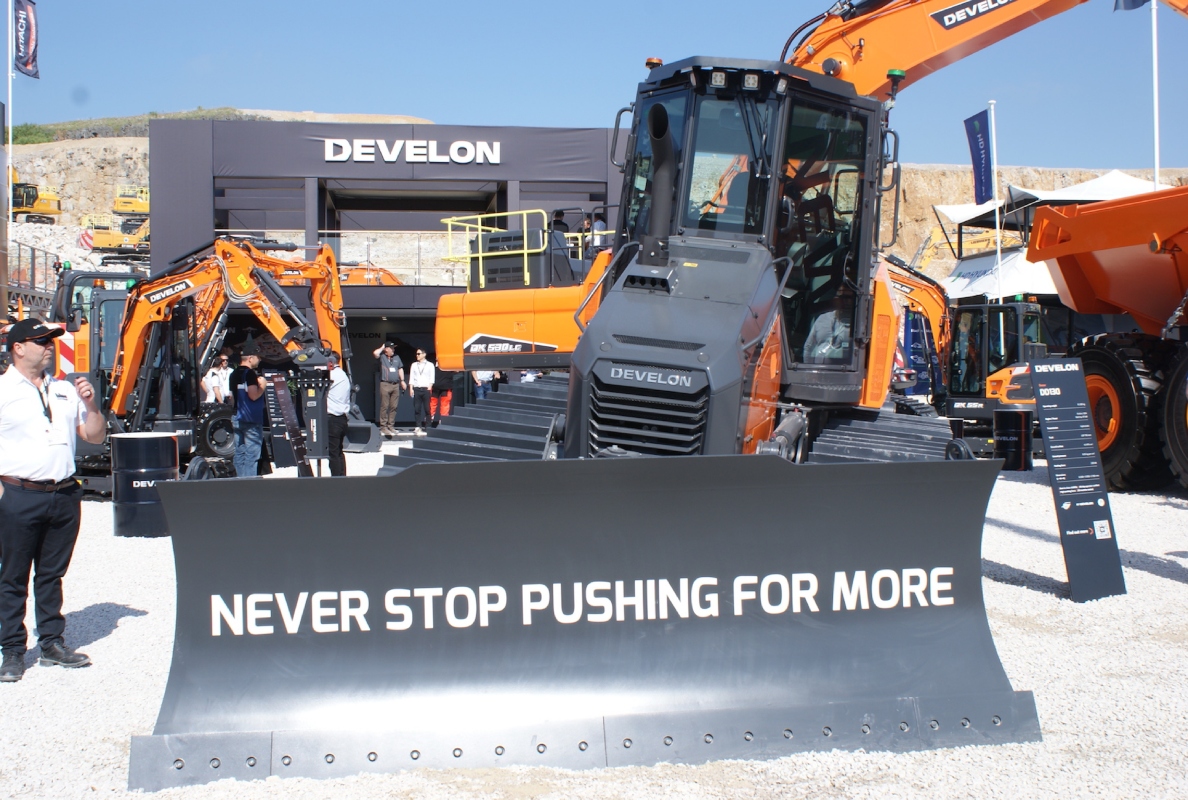 Develon Quarry and Construction Range Excels at Hillhead 2024