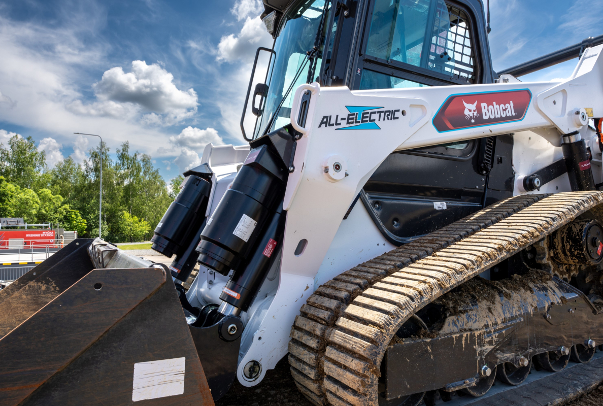 Bobcat T7X all electric loader