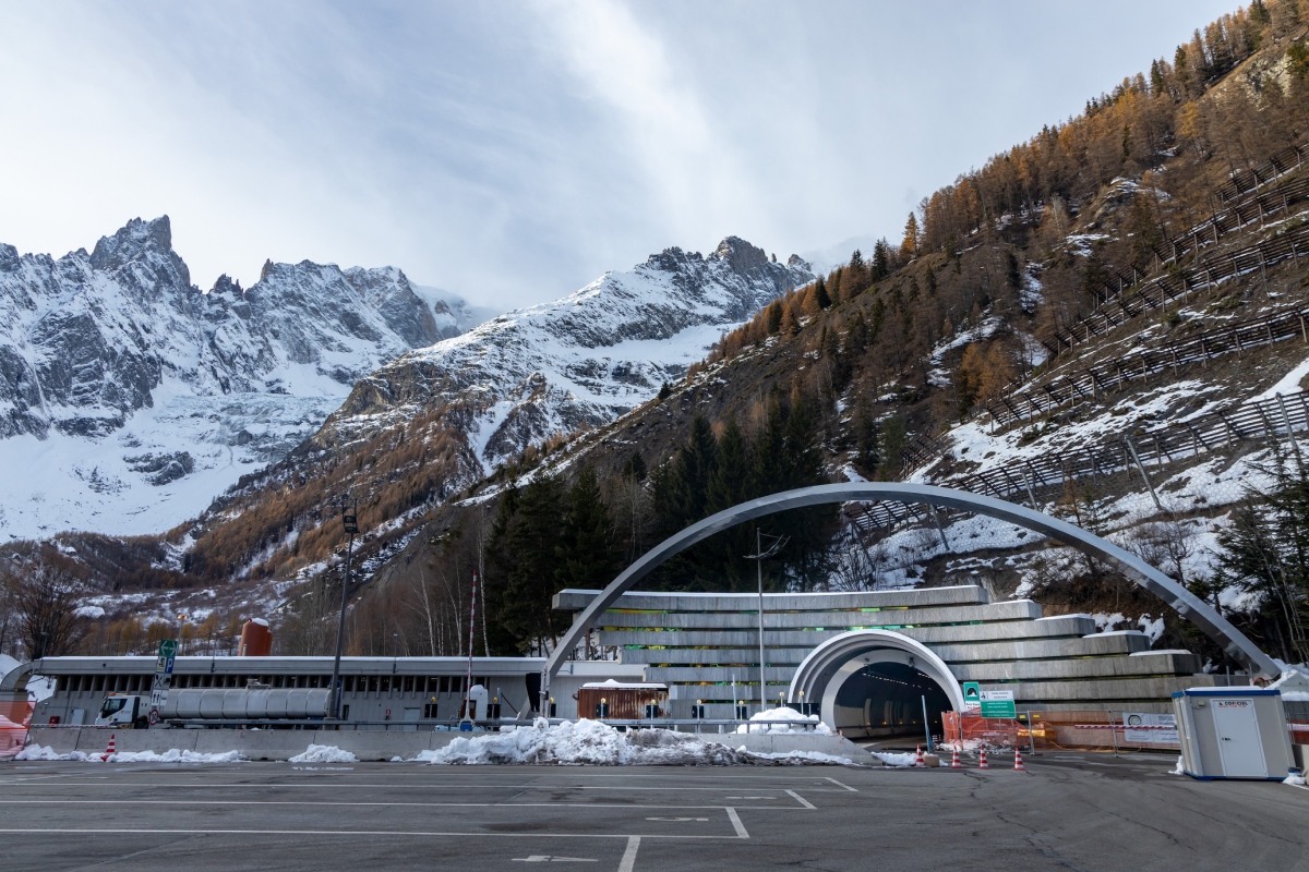 The almost 12 km Mont Blanc Tunnel is a part of one of the busiest north-south routes in the Alpine region.