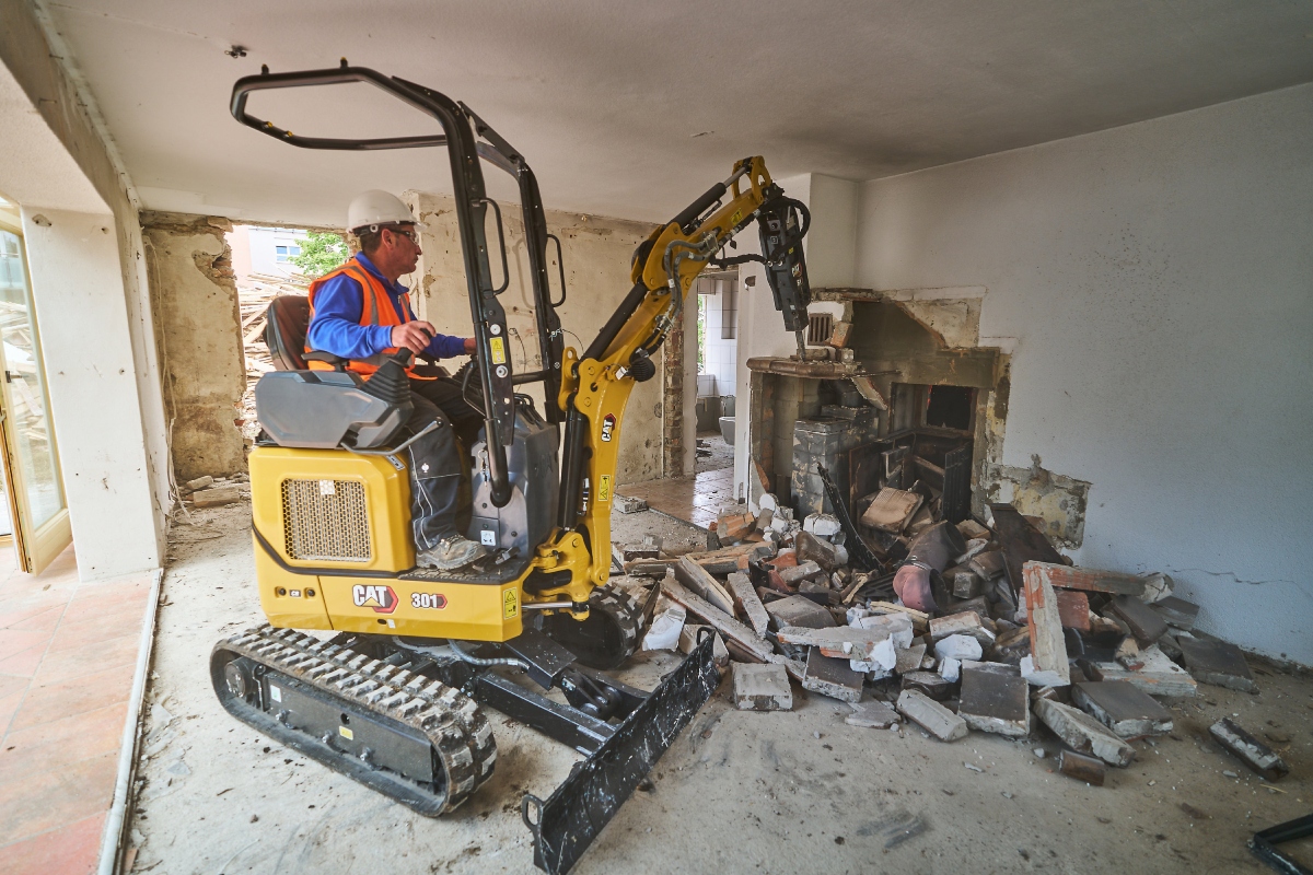 Cat® 301 CR micro hydraulic excavator