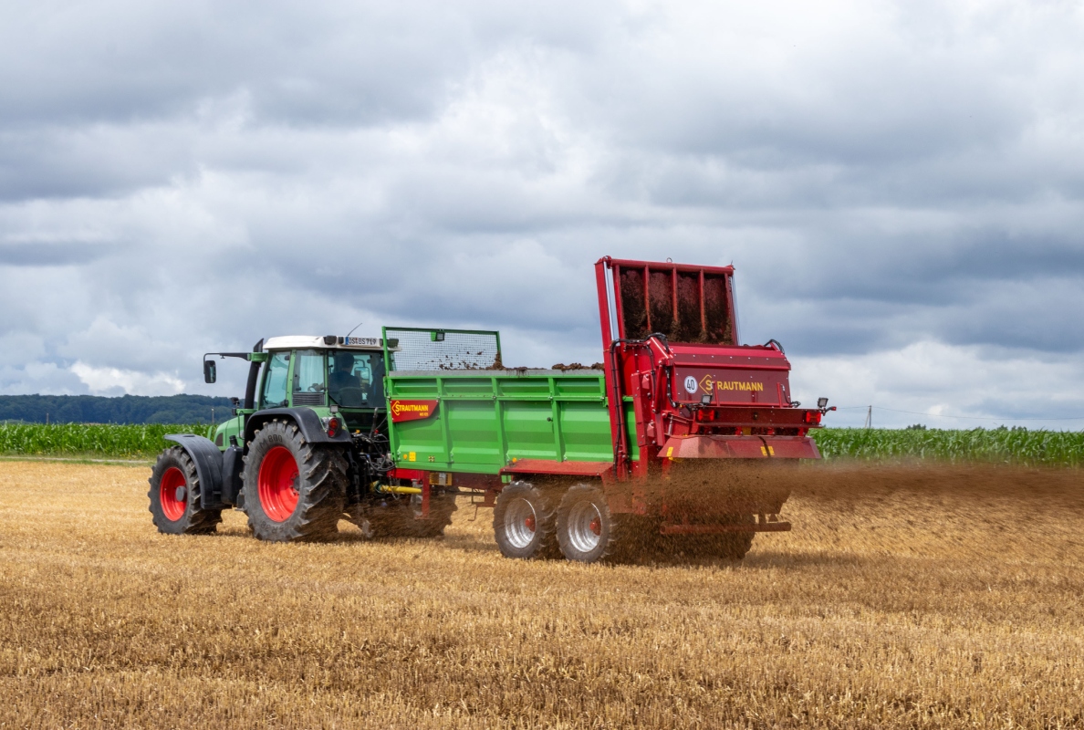 Foldable attachments and universal spreader with cardan drive for versatile use