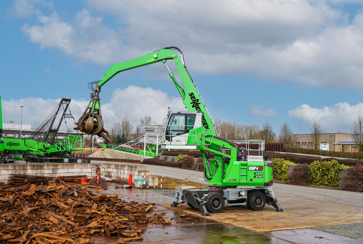 The new SENNEBOGEN 824 G Electro Battery with 12 m reach works for up to 7 hours on battery power alone.