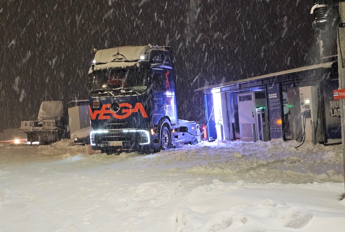 Premiere at the Arctic Circle: VEGA’s eActros 600 conquers the eNordkapp Challenge as the first battery-electric truck
