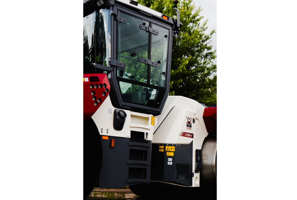 Dynapac Reenters the 16-Ton Asphalt Roller Class with the CC7000 VI