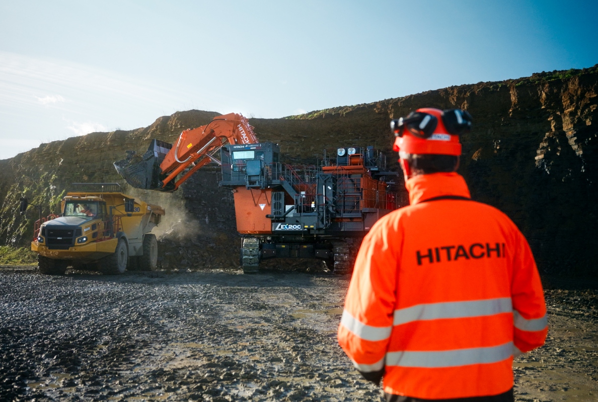 Hitachi EX2000-7