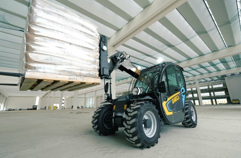 Full-electric telehandlers: The compact e-Smart range is born