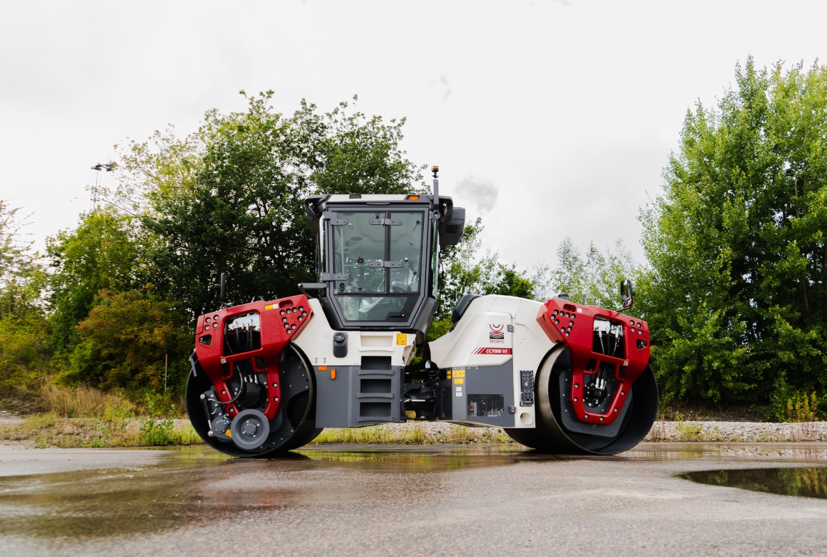 Dynapac Reenters the 16-Ton Asphalt Roller Class with the CC7000 VI