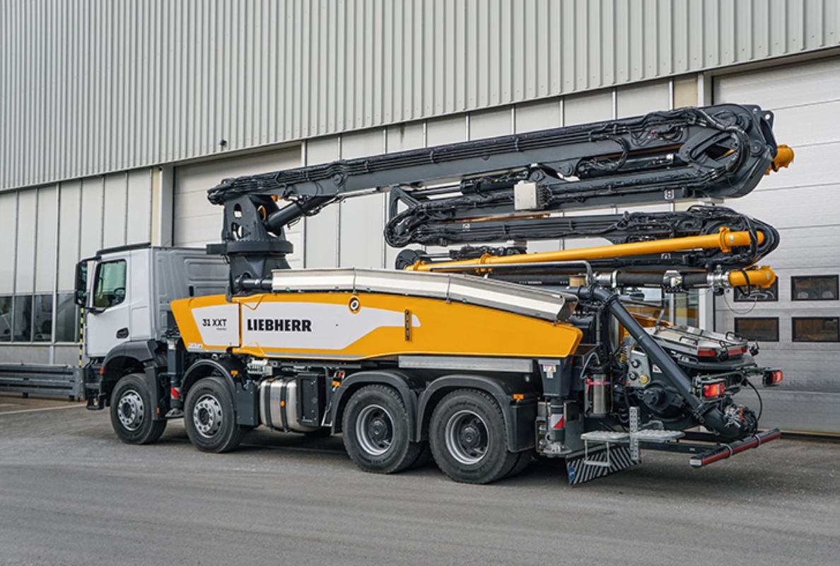 The new truck mounted concrete pump 31 XXT is compact and manoeuvrable.