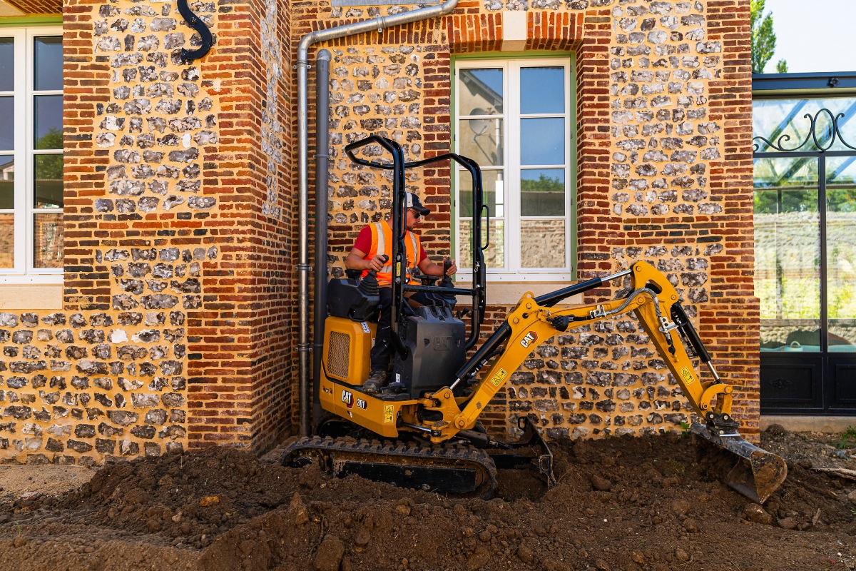 Cat® 301 CR micro hydraulic excavator