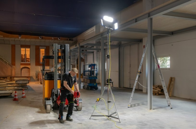 POWERCASE M: SONLUX expands its successful range of portable large-area luminaires