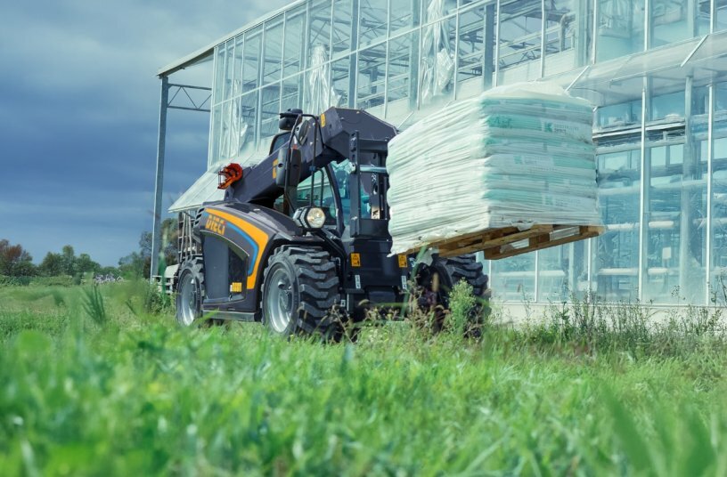 Full-electric telehandlers: The compact e-Smart range is born