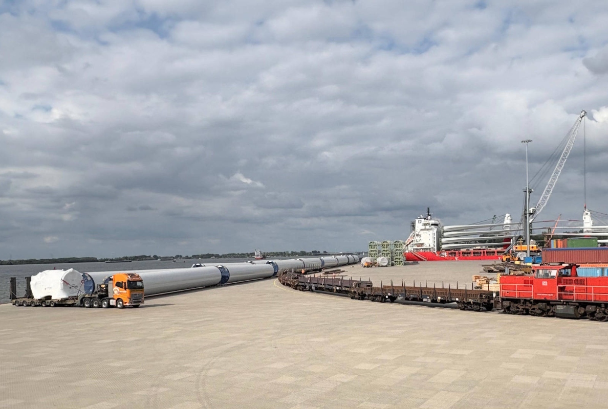 A Trimodal Terminal: Connecting Road, Rail and Water